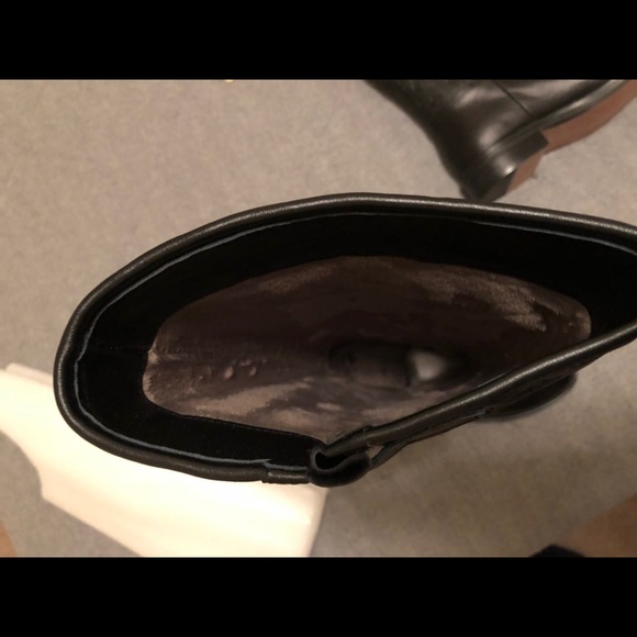 Louis Vuitton Logo Boots - Picture 4 of 8